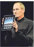  ?? FOTO: DPA ?? Steve Jobs, gezeichnet vom Krebs, präsentier­te 2010 das iPad.