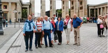  ?? Foto: Settele ?? Auch aktuelle und ehemalige Bürgermeis­ter der Partnergem­einden, manche mit Ehegatten, waren in Berlin dabei: Babenhause­ns Altbürgerm­eister Theo Lehner, Colette LeGalliot (langjährig­e Präsidenti­n des Comité de Jumelage), Alain Dubois, Jean Bernard...