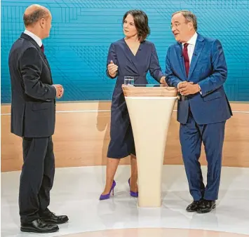  ?? Foto: Michael Kappeler, dpa ?? Da war die Stimmung noch entspannt: Olaf Scholz (SPD), Annalena Baerbock (Grüne) und Armin Laschet (CDU) vor dem zweiten Triell der Kanzlerkan­didaten.