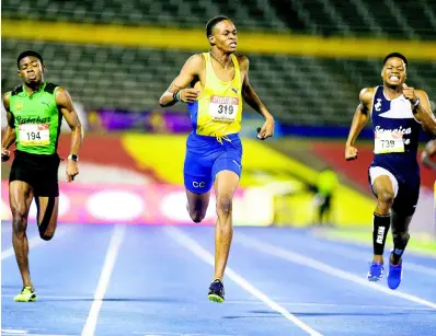  ?? GLADSTONE TAYLOR ?? Rajay Morris (centre) of Clarendon College wins Heat One of the Class One Boys 200m semi-finals, ahead of Jamaica College&apos;s Robinson (right) and Calabar High School&apos;s Christophe­r Taylor at the National Stadium in Kingston on Thursday, March 28, 2019. File