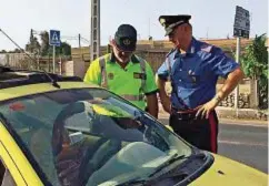  ??  ?? In queste pagine, alcune operazioni di controllo effettuate dai carabinier­i nelle isole spagnole insieme alla Guardia Civil