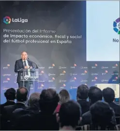  ??  ?? PONENCIA. Javier Tebas, ayer en su discurso en el salón ‘Gran Barcelona’ del madrileño Hotel Eurostars.