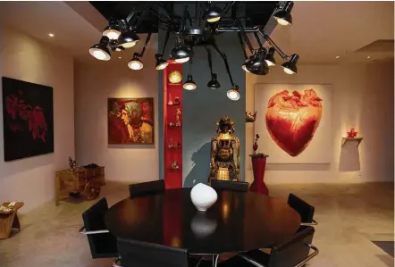  ?? Yi-Chin Lee photos / Houston Chronicle ?? The round dining table is surrounded by Ludwig Mies van der Rohe Brno chairs and lit from above by a spiderlike chandelier.