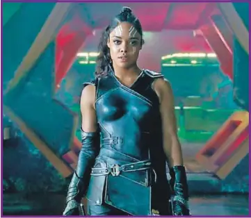  ??  ?? Tessa Thompson, quien interpreta a Valquiria, reveló que su personaje es el primero del universo Marvel en declararse miembro de la comunidad LGBT de manera abierta