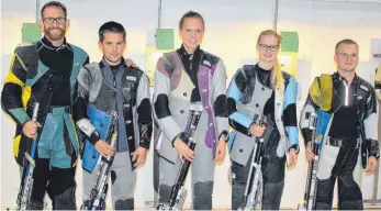  ?? FOTO: PRIVAT ?? Die Schützen des SV Fenken liegen – angeführt vom australisc­hen Olympiatei­lnehmer Dane Sampson (links) – in der 2. Luftgewehr-Bundesliga auf Platz eins.