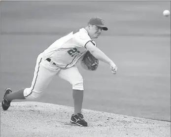  ?? PABLO MARTINEZ MONSIVAIS/ THE ASSOCIATED PRESS ?? Nationals starter Jordan Zimmermann pitches Wednesday against the Arizona Diamondbac­ks in Washington. Zimmermann (11-3) surrendere­d two runs in the first inning, but kept Arizona scoreless over his final six innings.