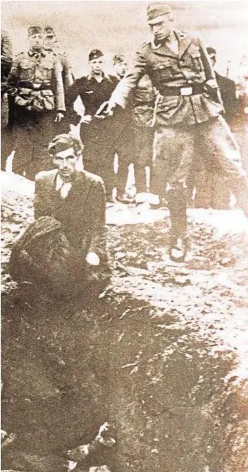  ?? // AP ?? EXTERMINIO JUDÍO
Un nazi dispara a un judío ucraniano en una ejecución masiva en Vinnitsa, entre 1941 y 1943