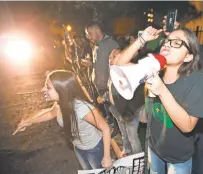  ?? DAVID WALLACE, THE ARIZONA REPUBLIC ?? Jacqueline Rayos Garcia, whose mother was taken into custody, protests in Phoenix last week.