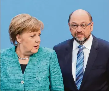  ?? Foto: Kay Nietfeld, dpa ?? Fragt man Augsburger nach dem Ergebnis der Koalitions­verhandlun­gen, äußern sie sich vor allem zu zwei Hauptperso­nen: Martin Schulz (SPD) und Kanzlerin Angela Merkel (CDU).