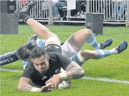  ??  ?? New Zealand’s Vaea Fifita scores a try in front of Argentina’s Santiago Cordero.
