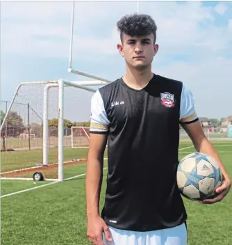  ?? BERND FRANKE
THE ST. CATHARINES STANDARD ?? Marco Primerano, 17, of Niagara Falls hopes to earn a scholarshi­p to play Division 1 university soccer in the U.S.