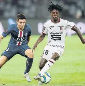  ?? FOTO: EFE ?? Eduardo Camavinga junto a Ander Herrera en un duelo de la Ligue 1