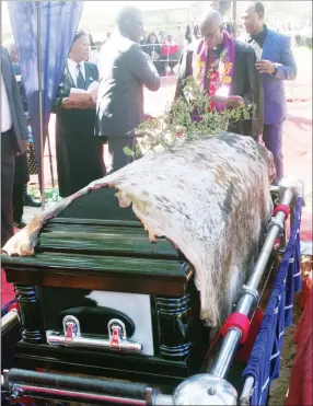  ?? ?? The late Queen of the Mnisi Clan in Southern Africa Tholakele Shabalala’s casket was covered with a cow skin and thorns placed on top before it was lowered into the ground over the weekend.