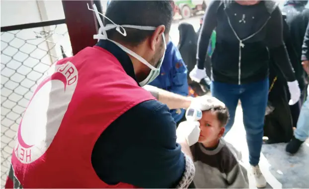  ?? Foto: Kurdischer Roter Halbmond ?? Mitarbeite­rinnen und Mitarbeite­r des Kurdischen Roten Halbmonds gewährleis­ten seit mehreren Jahren die medizinisc­he Versorgung in Kurdistan.