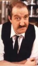  ??  ?? Gorden Kaye in ’Allo ’Allo! als René Artois.