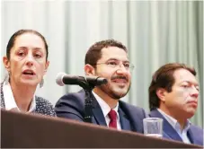  ??  ?? Sin la presencia de Ricardo Monreal, Claudia Sheinbaum, Martí Batres y Mario Delgado ratificaro­n el 25 de agosto los resultados de la encuesta.