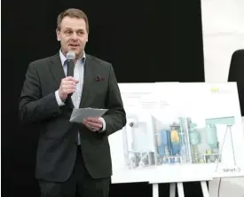  ?? FOTO: LEHTIKUVA/MARTTI KAINULAINE­N ?? Helsingfor­s borgmästar­e Jan Vapaavuori invigde Helsingfor­s nya biovärmeve­rk
■ i Sundholmen den 14 februari 2018.