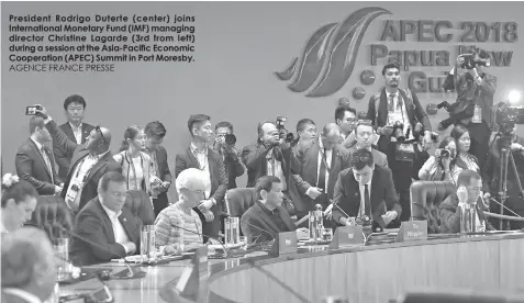  ??  ?? President Rodrigo Duterte (center) joins Internatio­nal Monetary Fund (IMF) managing director Christine Lagarde (3rd from left) during a session at the Asia-Pacific Economic Cooperatio­n (APEC) Summit in Port Moresby. AGENCE FRANCE PRESSE