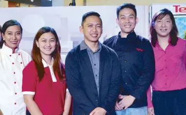  ??  ?? (From left) Tefal corporate chef Sonia Astudillo, brand marketing manager Tobi Corciega, commercial manager for the Philippine­s Ryan Borines, chef Jonas Ng and Collins Internatio­nal Trading Corp. business developmen­t VP Julie Lim.