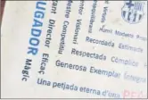  ??  ?? MITO. Iniesta regaló a sus compañeros un obsequio antes de marcharse. DETALLE. Las palabras que decoran el ladrillo.