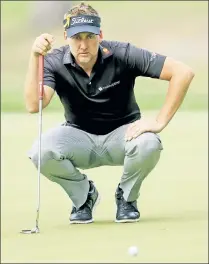  ??  ?? TAKING AIM: Ian Poulter lines up a putt Thursday during his 8-under 62 at the Bridgeston­e.