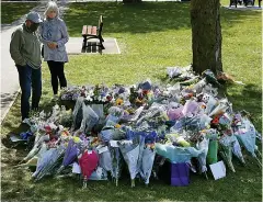  ??  ?? Appeal...ACC Tom Richards says he knows of no motive for the murder; above, floral tributes