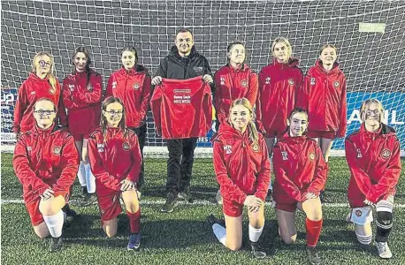  ?? ?? Scarboroug­h Ladies FC Under-15s line up in their new rain jackets sponsored by Danny Dack - Travel Counsellor, with Dack handing over the new tops