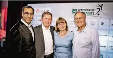  ?? RP-FOTOS (2): ANDREAS ENDERMANN ?? Bürgermeis­terin Klaudia Zepuntke mit Mehdi Schröder, Gerd Zewe und Benno Beiroth (v.l.)