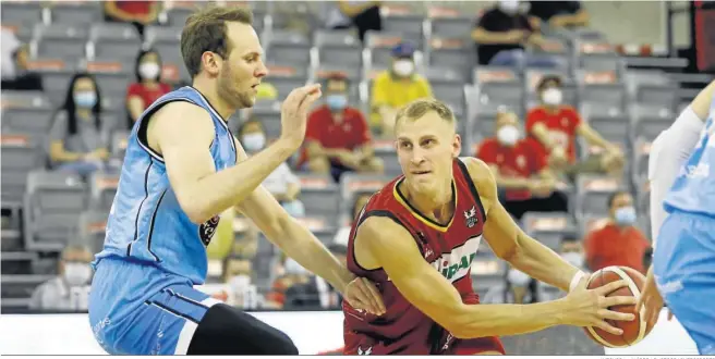  ?? ANTONIO L. JUÁREZ / PHOTOGRAPH­ERSSPORTS ?? El finlandés Alex Murphy, en el primer partido de la serie disputado en el Palacio de los Deportes de Granada.