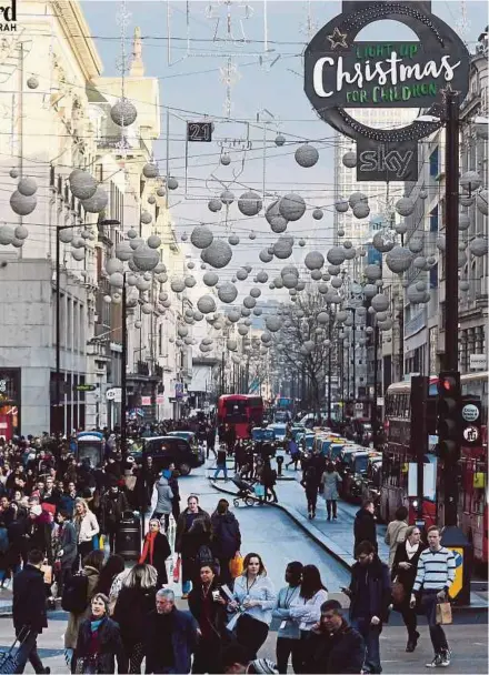  ?? EPA PIC ?? Shoppers flocking to Oxford Street for Christmas gifts in London recently. Christmas is all about sharing the fun.