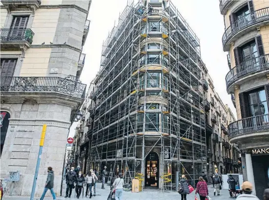  ?? FoNÉ ESPINOSA ?? Edifici en rehabilita­ció a Barcelona