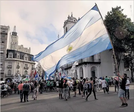  ?? [ Imago ] ?? Für Mauricio Macris Vorgängeri­n, Cristina Fernandez,´ gibt es in Argentinie­n immer noch viel Zuspruch.