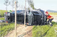  ?? FOTO: FEUERWEHR ?? Nach dem Zusammenst­oß kippte der Citroen auf die Seite.