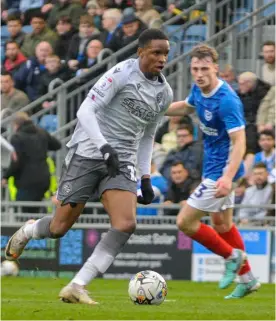  ?? Pictures: Steve Smyth ?? Reading were beaten 4-1 at Fratton Park