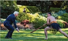  ?? Foto: Bernd von Jutrczenka/dpa ?? Bundespräs­ident Frank Walter Steinmeier wird in Neuseeland begrüßt – auf eine ganz besondere Art.