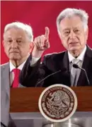  ??  ?? AMLO Y BARTLETT. Advierten corrupción entre exfunciona­rios y empresas.