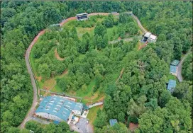  ?? AJC.COM HYOSUB SHIN / HSHIN@ ?? Project Chimps’ first phase includes five chimpanzee residences surroundin­g a forested, 6-acre habitat in the Blue Ridge Mountains. The 236-acre property in Morganton provides lifetime care to former research chimpanzee­s.