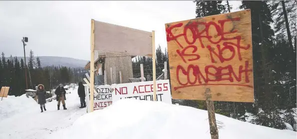  ?? THE CANADIAN PRESS FILES ?? Members of the Wet’suwet’en Nation at the Unist’ot’en camp set up a checkpoint to block the Coastal GasLink pipeline last January near Houston, B.C. A B.C. judge has ruled against a group of Wet’suwet’en hereditary chiefs who have tried to use First Nations law to prevent the constructi­on of the $6.6-billion project.