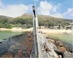  ??  ?? The fence shows the navy’s Admiralty House beach in Simon’s Town, cordoned off from the public beach area.