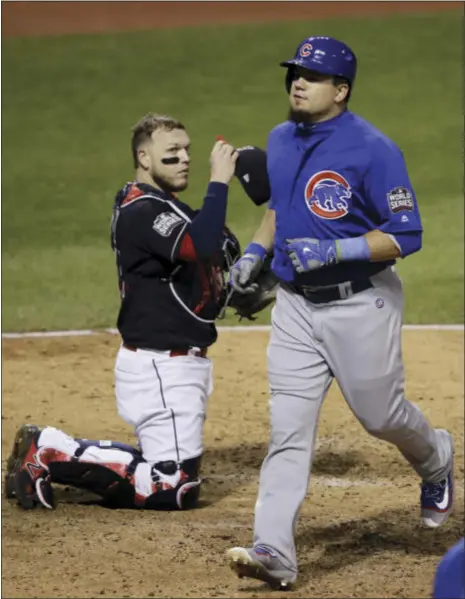  ?? THE ASSOCIATED PRESS ?? Indians catcher Roberto Perez watches as Cubs’ Kyle Schwarber scores on a bases loaded walk during the fifth inning of Game 2of the World Series in Cleveland.