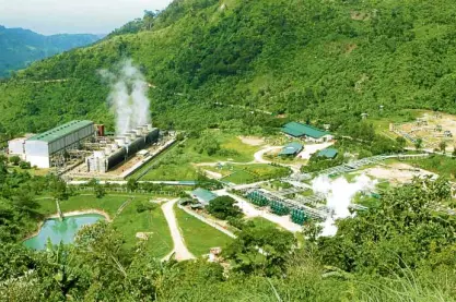  ??  ?? Geothermal plant in Palinpinon, Negros Oriental