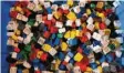  ?? Foto: Claudia Stegmann ?? Die Firma Lego stellt die beliebten bunten Steine her.TECHNIK