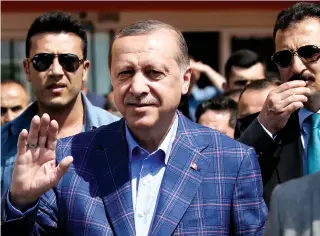  ?? DR ?? Recep Tayyip Erdogan acusa Estados Unidos de apoio às milícias curdo-sírias