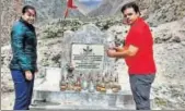  ?? HT PHOTO ?? The memorial has become a hit among tourists who offer waterfille­d bottles here as a mark of tribute.