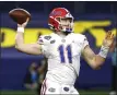  ?? RON JENKINS — THE ASSOCIATED PRESS ?? Florida quarterbac­k Kyle Trask (11) throws against Oklahoma during the 2020Cotton Bowl game in Arlington, Texas.