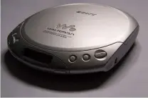  ?? ?? Right: In 1995, Sony dropped the ‘Discman’ name in favour of its ‘CD Walkman’ brand (Image credit: Lcarsdata, CC BY-SA 3.0).
Far Right: Initial Sony portable CD players were branded ‘Discman’ and evolved during the 1990s (Image credit: MiNe,
CC BY 2.0).