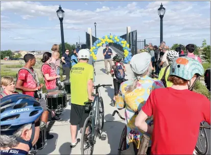  ?? CARLOS GUERRERO — DAILY DEMOCRAT ?? A few dozen people attended a ribbon-cutting ceremony for Woodland's Sports Park Bike and Pedestrian Overcrossi­ng Wednesday. The overcrossi­ng was created to connect the southeast and west side areas of Woodland.