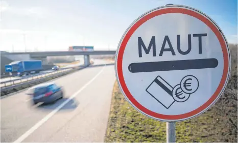  ?? FOTO: JENS BÜTTNER/DPA ?? 560 Millionen Euro kostet den Staat und seine Bürger die geplatzte Pkw-Maut auf deutschen Autobahnen.