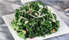  ??  ?? Green is good: Kale and other leafy vegetables may make your brain seem 11 years younger.