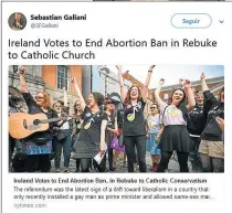  ??  ?? Sandleris y Galiani se desmarcaro­n: uno subió la foto de la marcha del lunes y bancó a Enrique Avogadro, que comió torta “con forma de Cristo”. El otro aplaudió el sí al aborto legal en Irlanda.